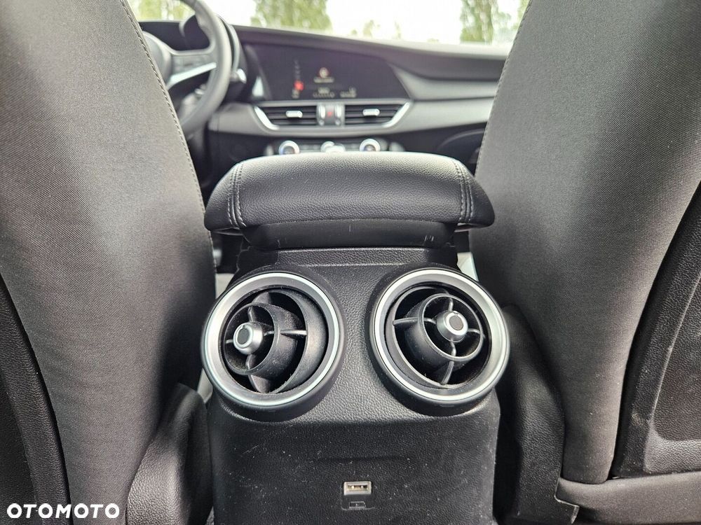 Alfa Romeo Giulia 2.0 Turbo - 24