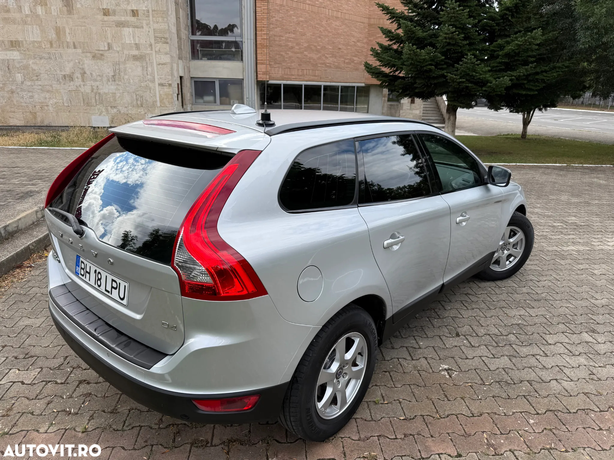 Volvo XC 60 D4 Geartronic Momentum - 4