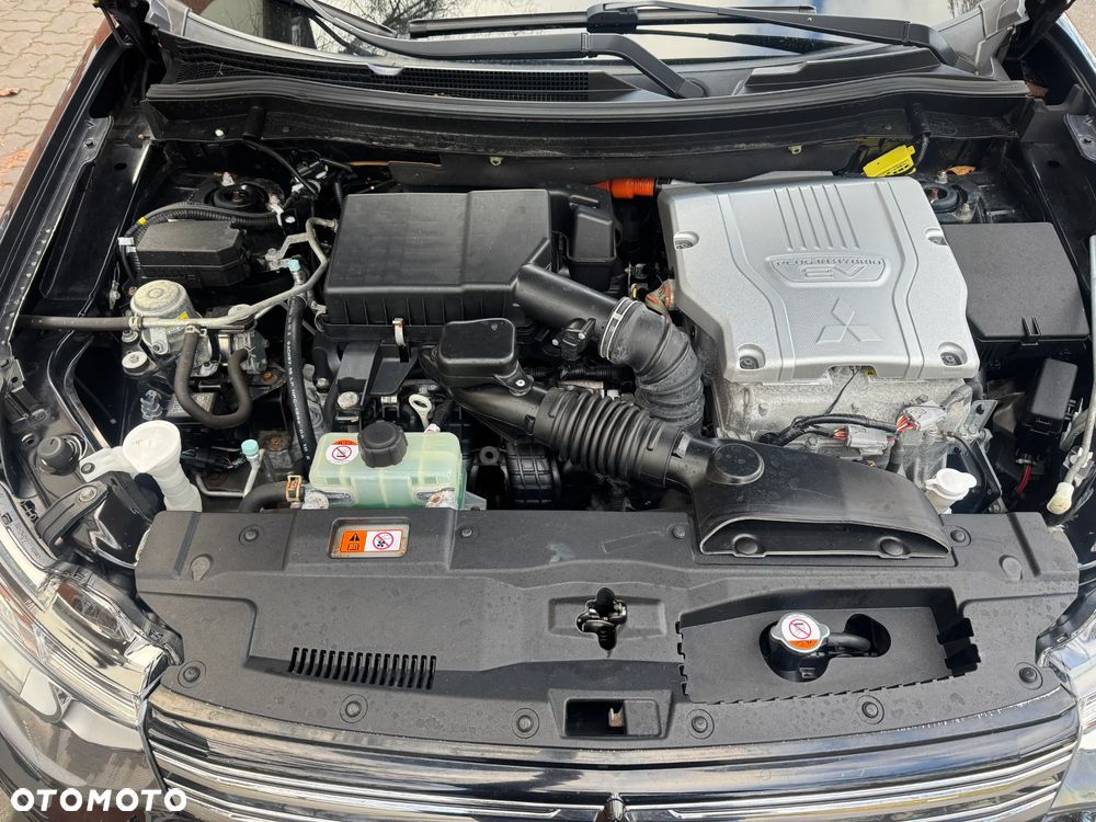 Mitsubishi Outlander 2.0 4WD Plus - 25