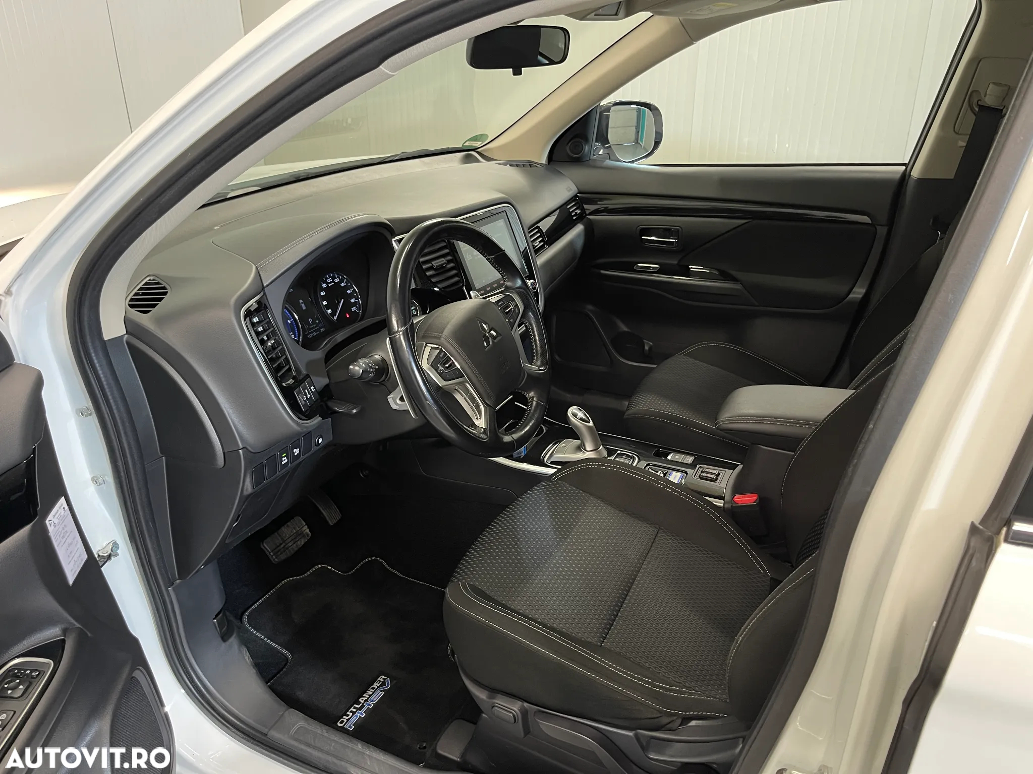 Mitsubishi Outlander 2.4 4WD Plug-In Hybrid - 5