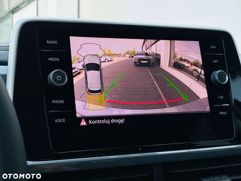 Volkswagen T-Roc - 18