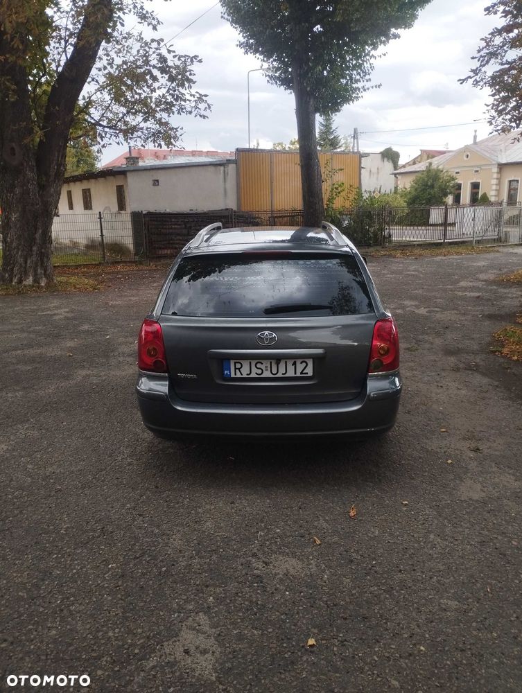 Toyota Avensis - 4