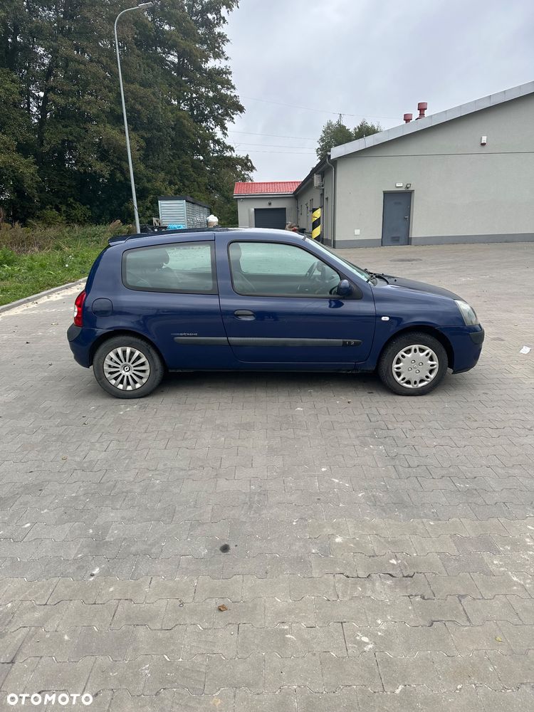 Renault Clio 2005 photo 2