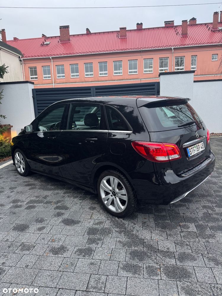 Mercedes-Benz Klasa B 180 Edition - 9