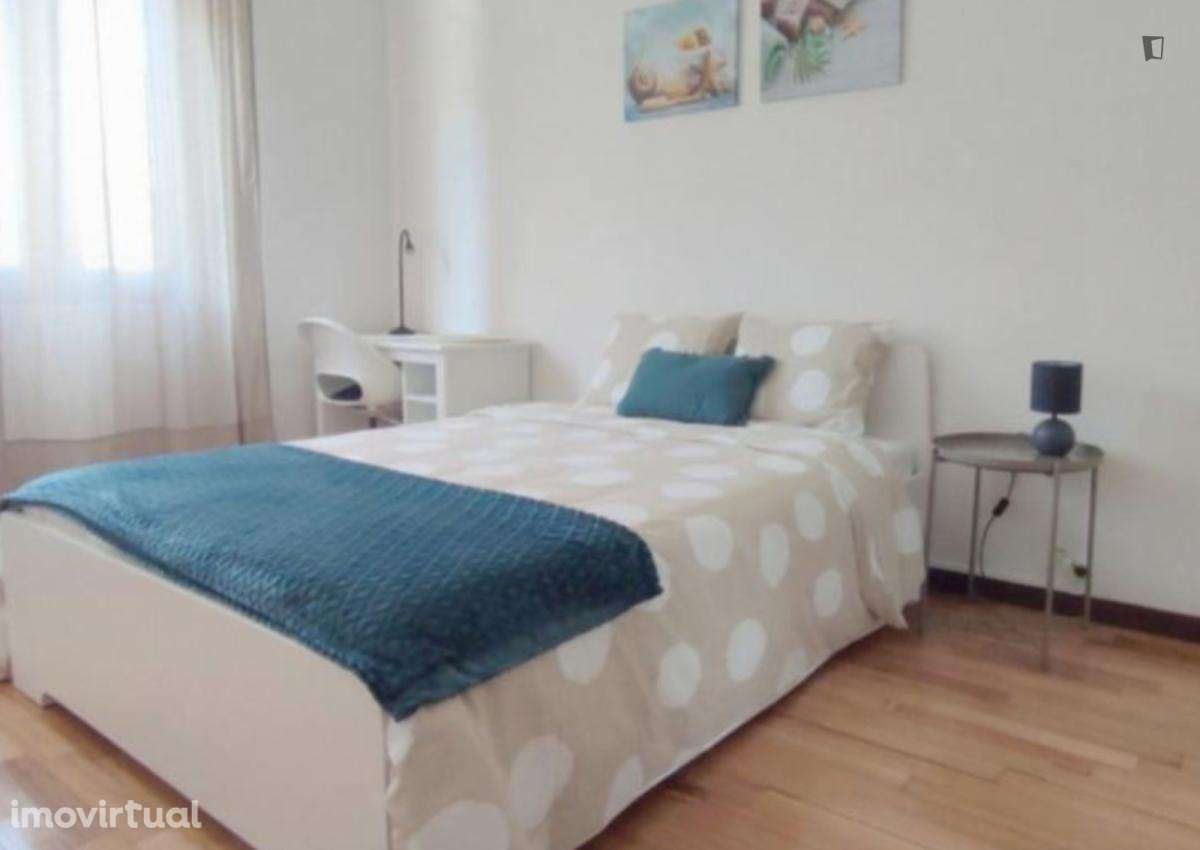 Quarto - localizado em Santo Ildefonso Porto - Grande imagem: 2/8