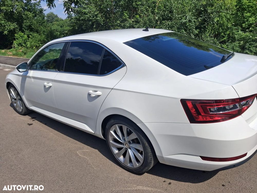 Skoda Superb 2.0 TDI Laurin & Klement - 11