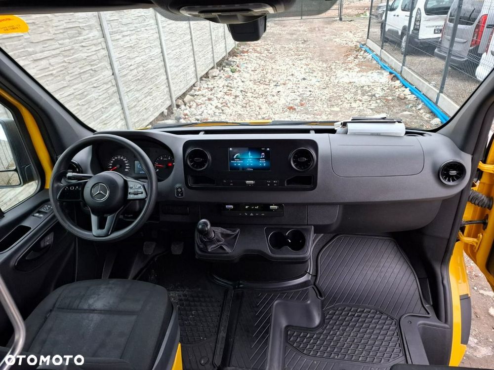 Mercedes-Benz Sprinter - 10