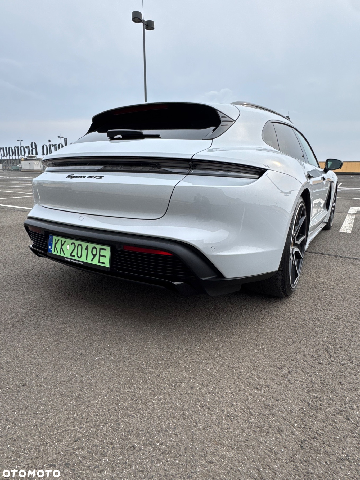 Porsche Taycan GTS Sport Turismo - 10