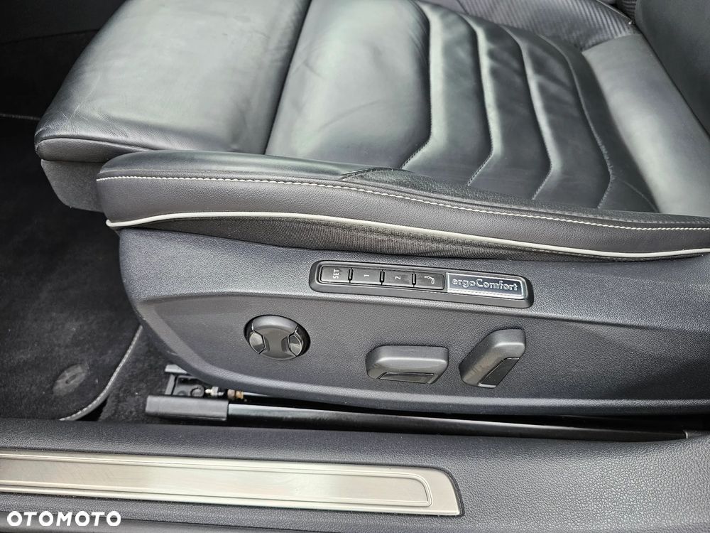 Volkswagen Arteon 2.0 TDI SCR 4Motion DSG R-Line - 19