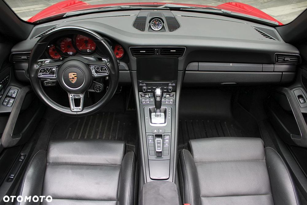 Porsche 911 Carrera 4 GTS PDK - 17