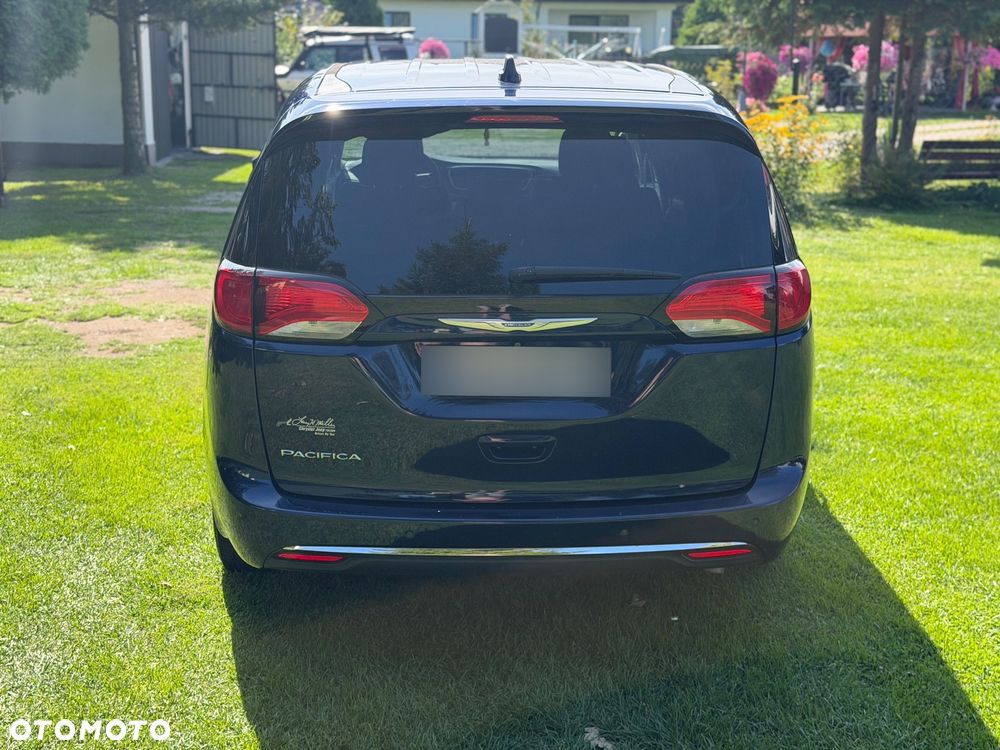 Chrysler Pacifica - 4