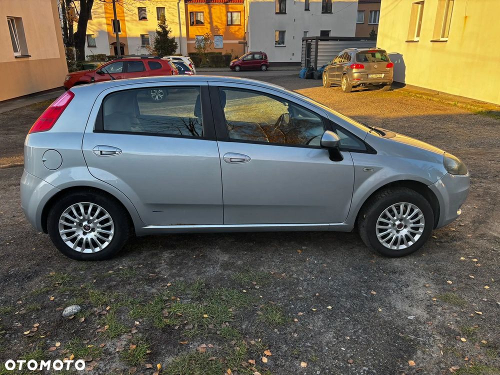 Fiat Grande Punto Actual 1.4 8V Estiva Blue&Me - 3