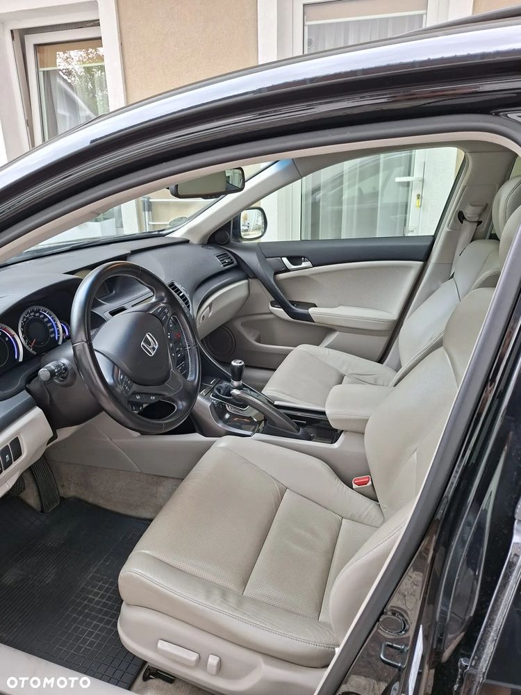 Honda Accord 2.0 Executive - 18