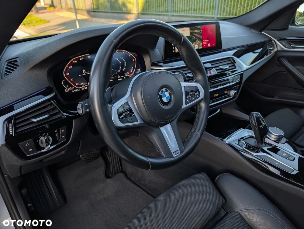 BMW Seria 5 520d Sport Line - 23
