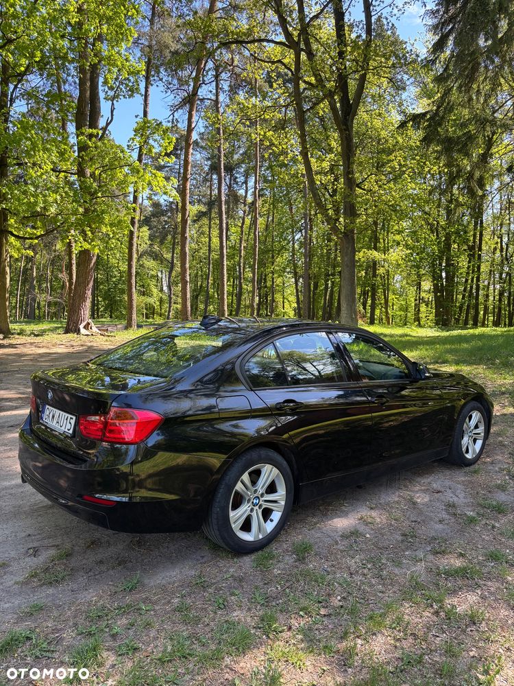 BMW Seria 3 320d Sport Line - 5
