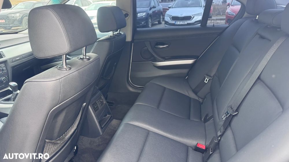 BMW Seria 3 330d xDrive - 11