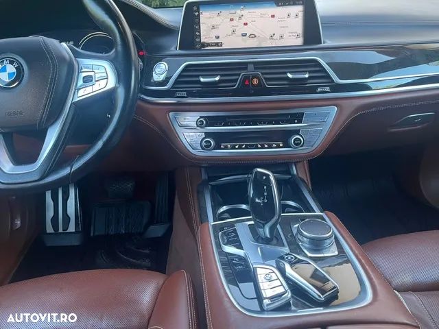 BMW Seria 7 750i xDrive - 22
