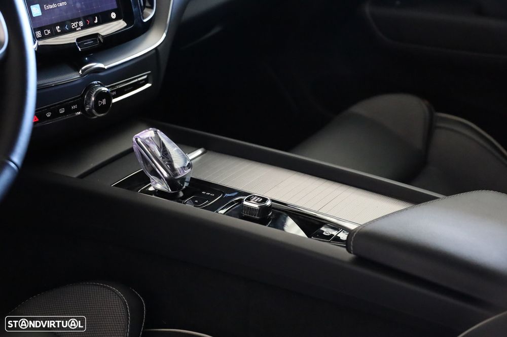 Volvo XC 60 2.0 T8 PHEV Ultra Dark AWD - 17