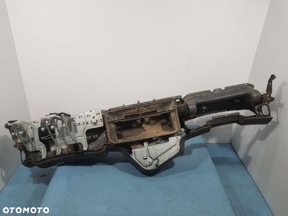 SCANIA SERII 4 4X2 P94 DESKA ROZDZIELCZA - 13