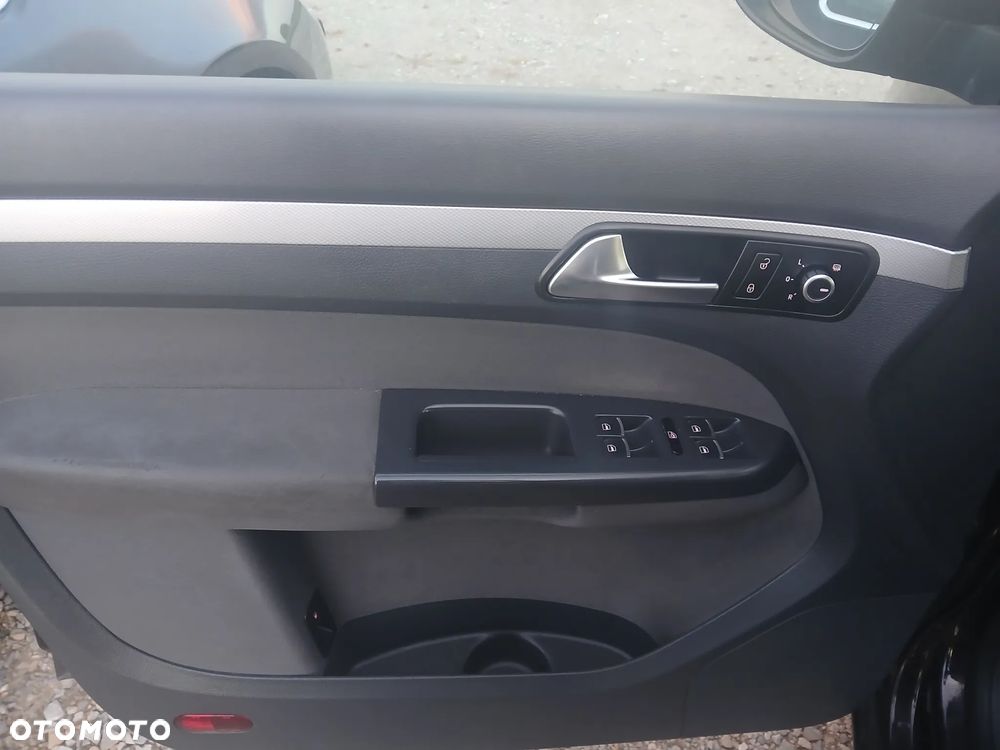 Volkswagen Touran 1.6 TDI DPF BlueMotion Technology DSG Comfortline - 28