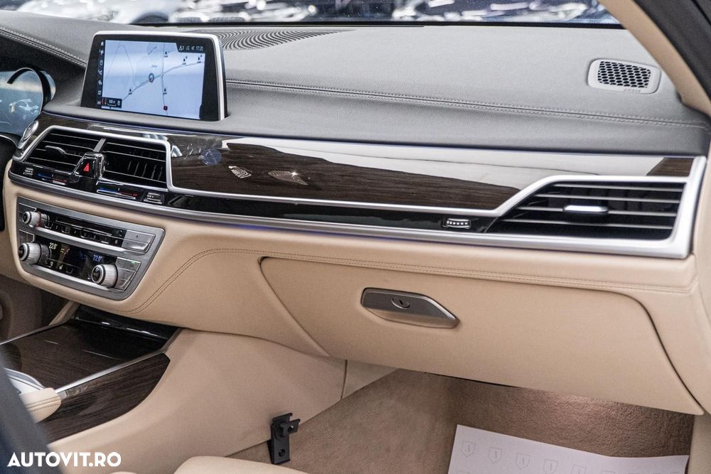 BMW Seria 7 740e iPerformance - 33