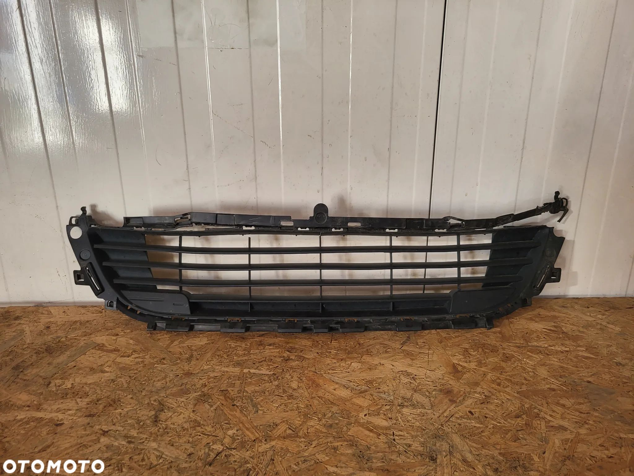 Środkowa kratka zderzaka przód Citroen C4 II B7 - 1