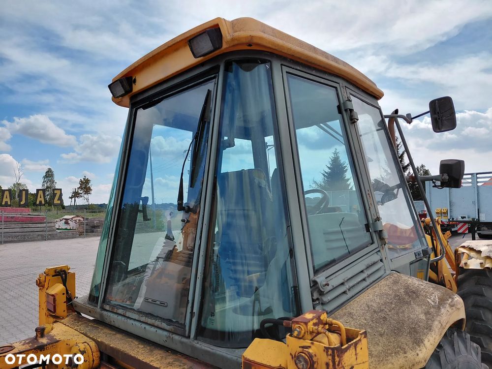 JCB 4 CX - 16