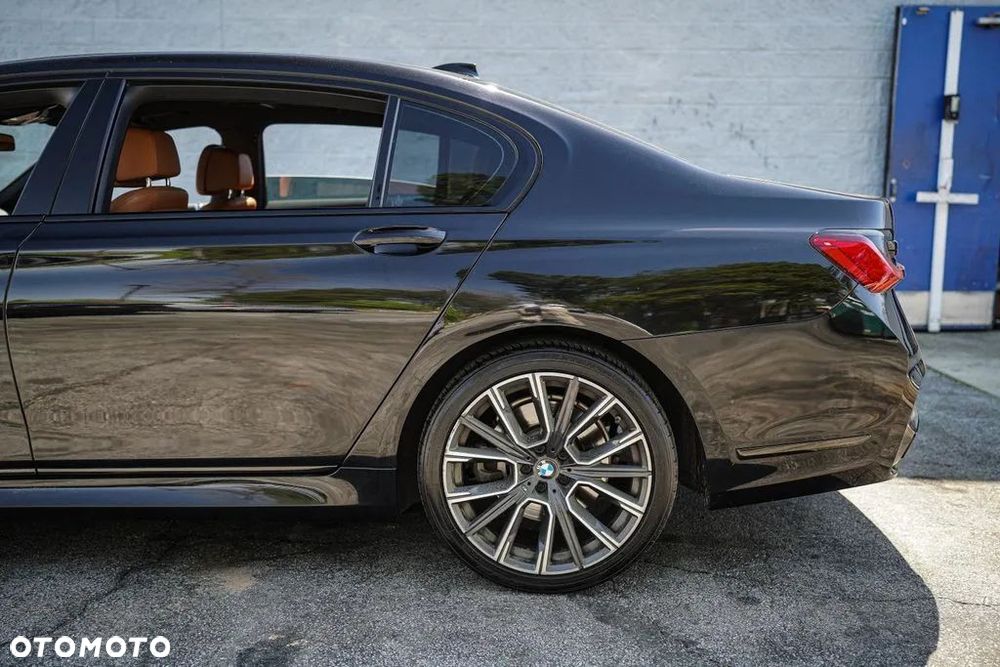 BMW Seria 7 740i - 11