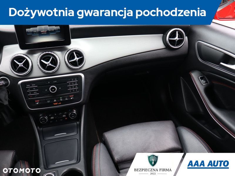 Mercedes-Benz GLA - 9