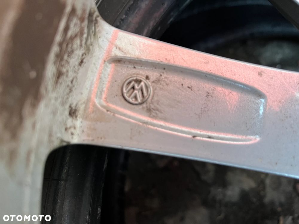 Felga VW Golf 5x112 17 7J ET 54 5K7601025B - 5
