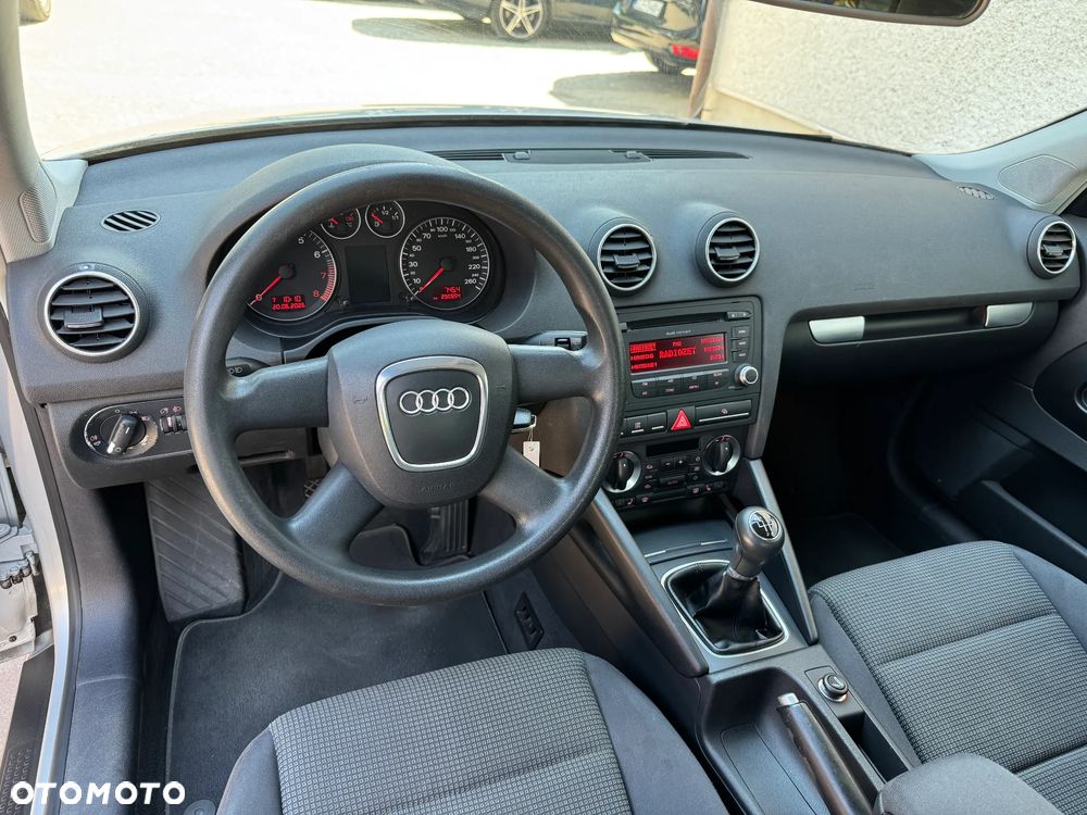 Audi A3 3-drzwiowe 1.6 Attraction - 9