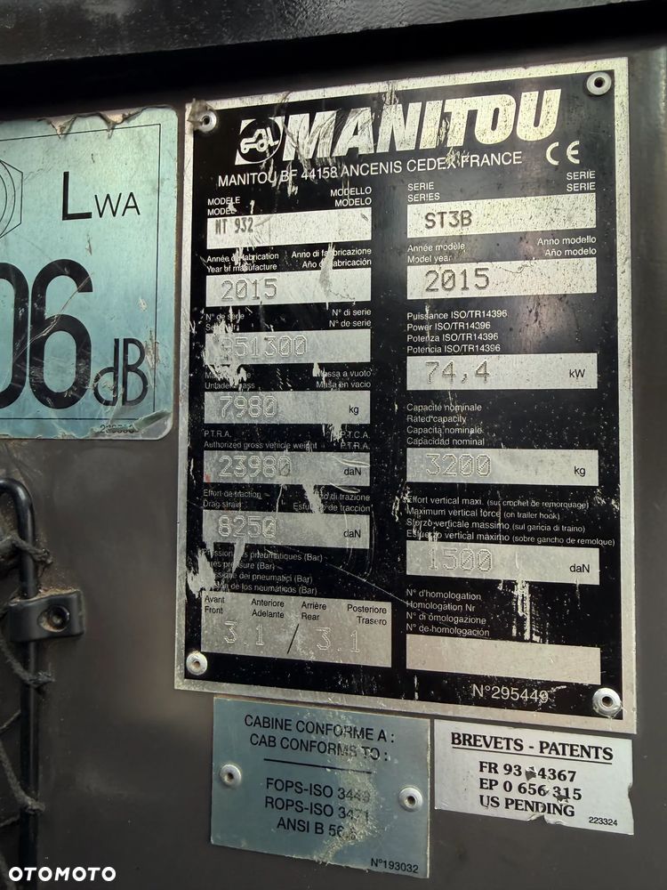 Manitou MT932 Ładowarka Teleskopowa 9m wysuw!  UDŹWIG 3,2 TONY! Przebieg 2600 mtg. jak Nowa z SALONU 2016 rok z Norwegii z Gospodarstwa rolnego! Silnik DEUTZ 110 km. Aktualne Serwisy w Dekra. Nowy Model sterowane wszystko z 1 dżojstika. Widły i łyżka. Ani deka luzu czy wycieku. OKAZJA! Jazda REWERS + 4 biegi. Skręt 3 tryby. - 6
