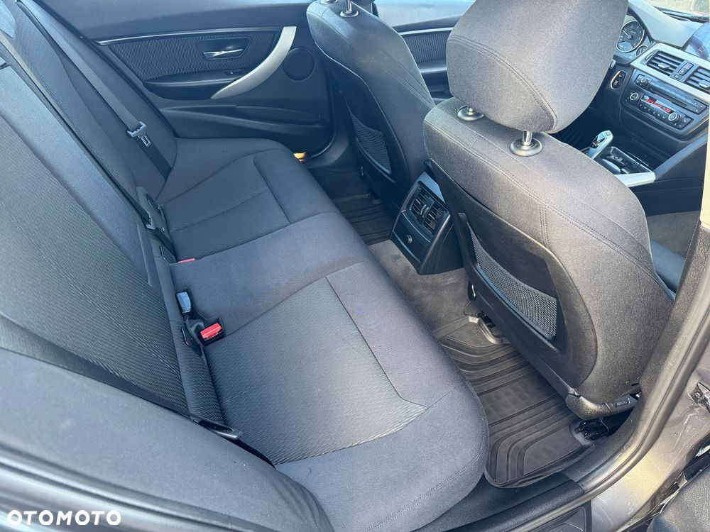BMW Seria 3 318d Sport Line - 26