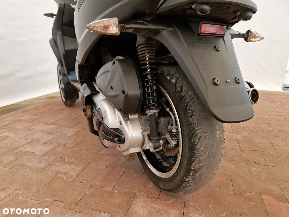 Piaggio MP-3 - 30