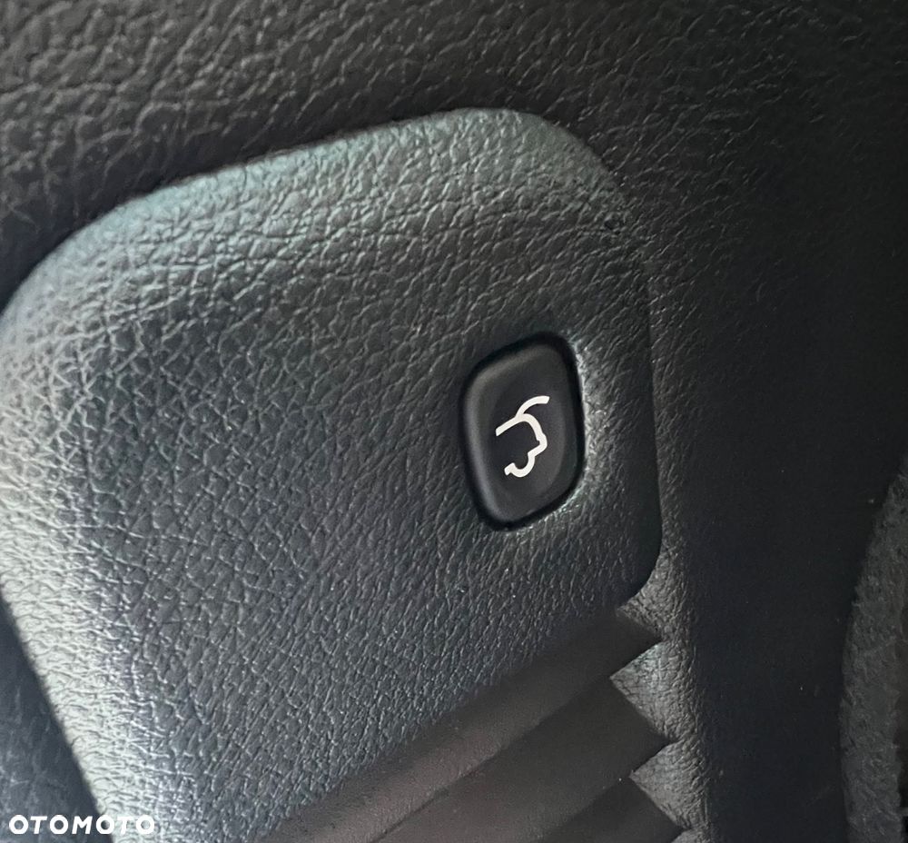 Jeep Grand Cherokee - 30