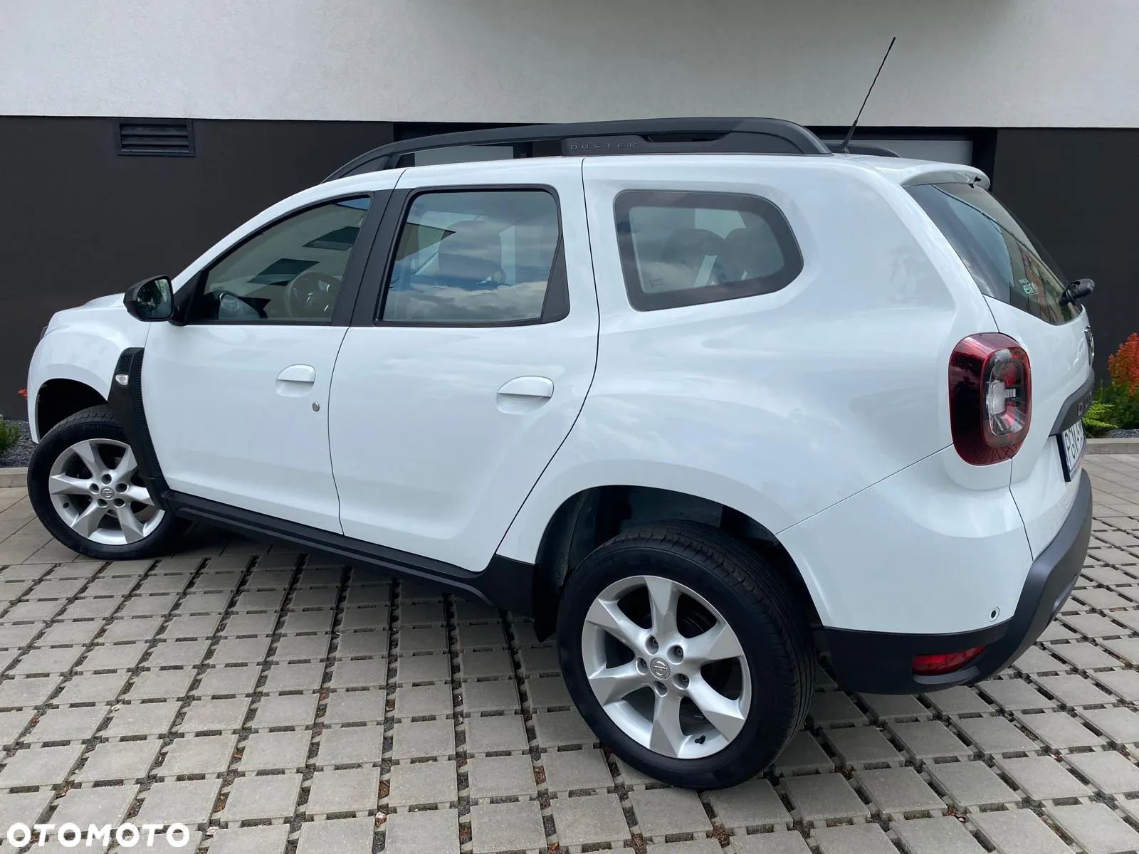 Dacia Duster 1.6 SCe Laureate S&S - 10