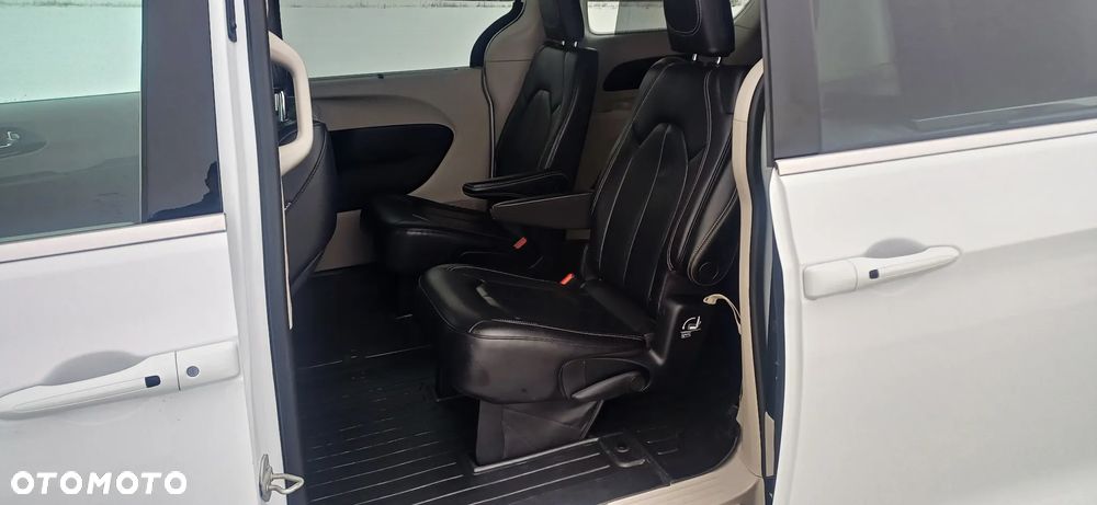 Chrysler Pacifica - 15