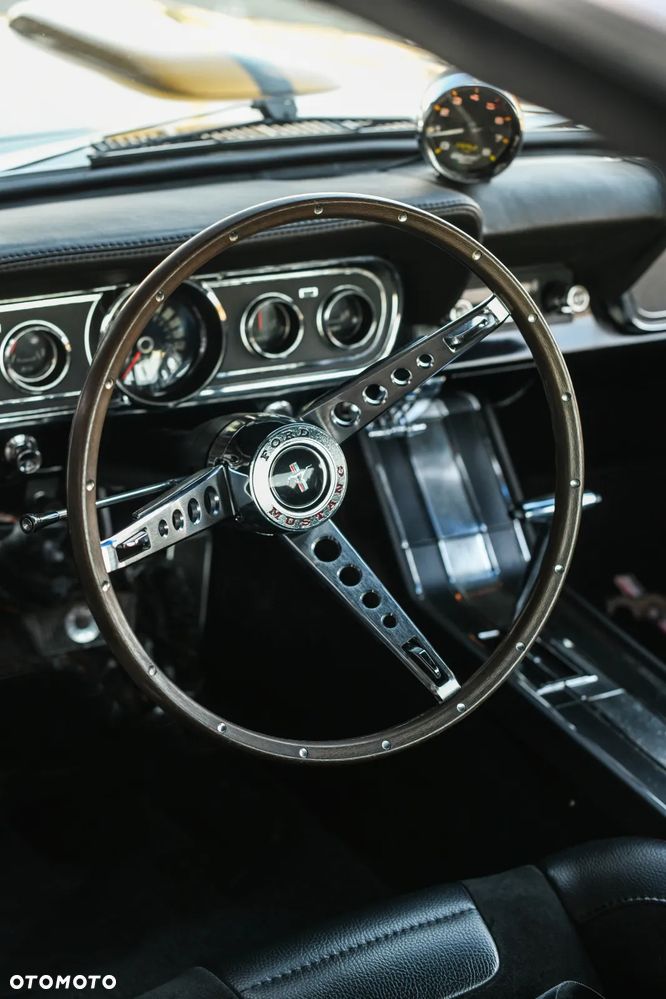 Ford Mustang - 12