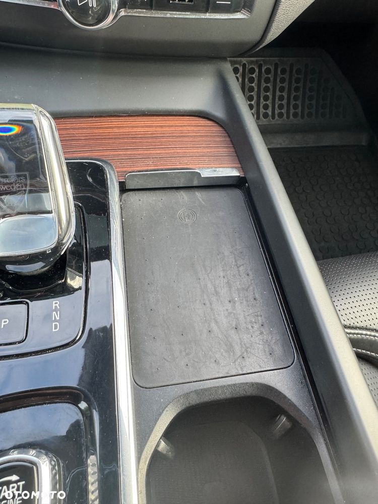 Volvo XC 60 B4 B Plus Dark - 20