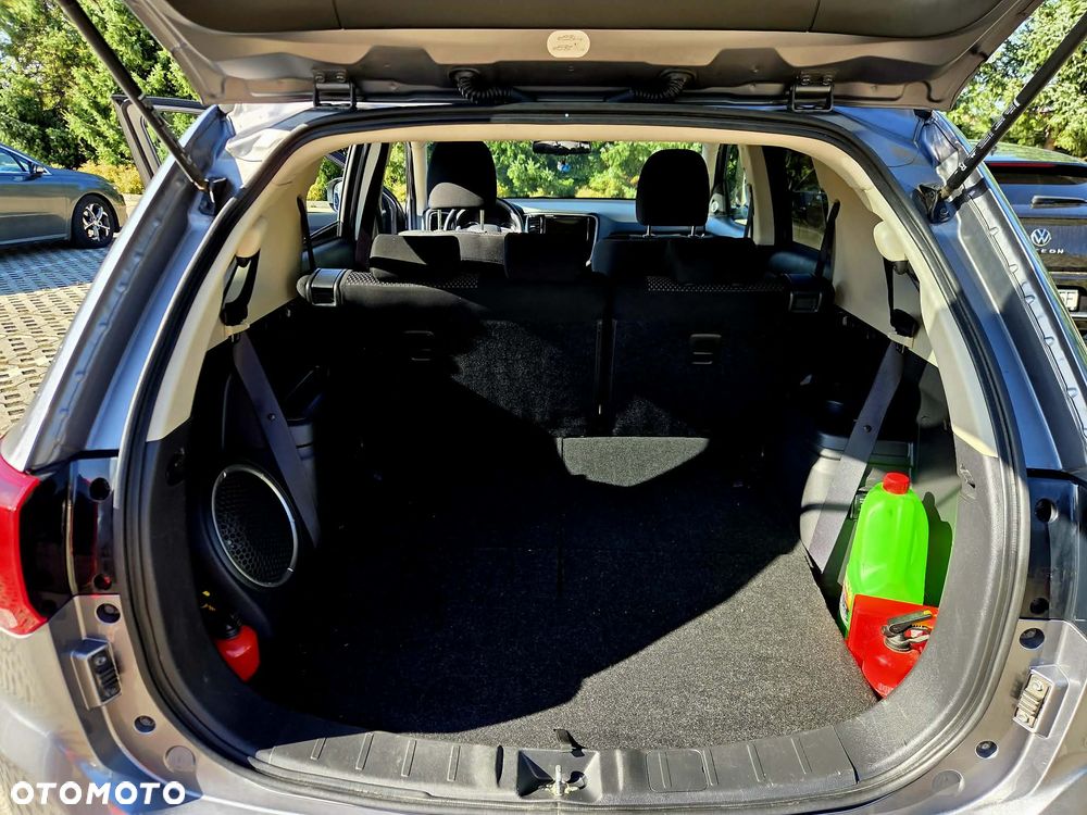 Mitsubishi Outlander 2.0 Instyle SDA 4WD CVT - 2