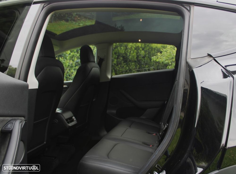 Tesla Model Y Long Range Dual Motor AWD - 13