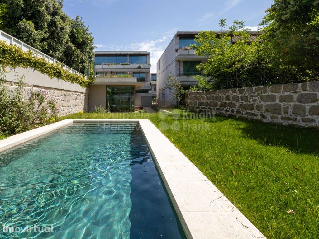 Moradia T2 duplex num condomínio fechado com piscina na Foz - Grande imagem: 2/28