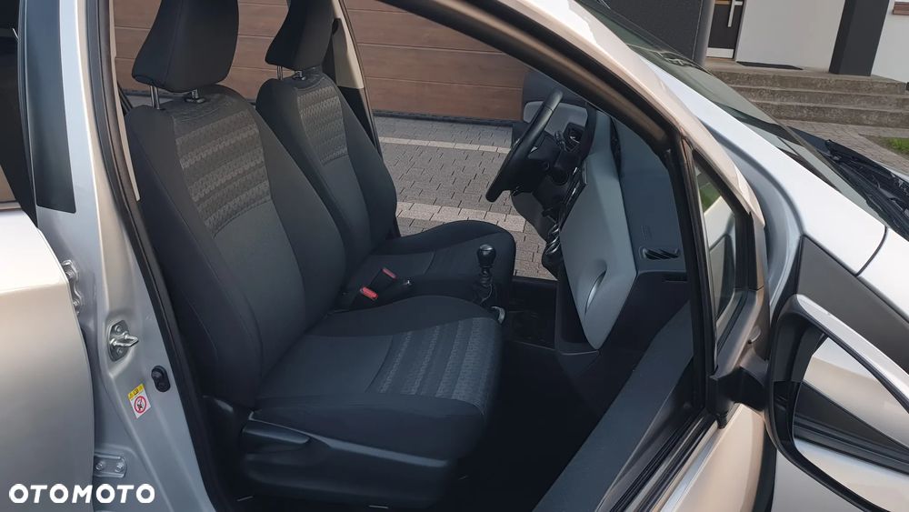 Toyota Yaris - 25