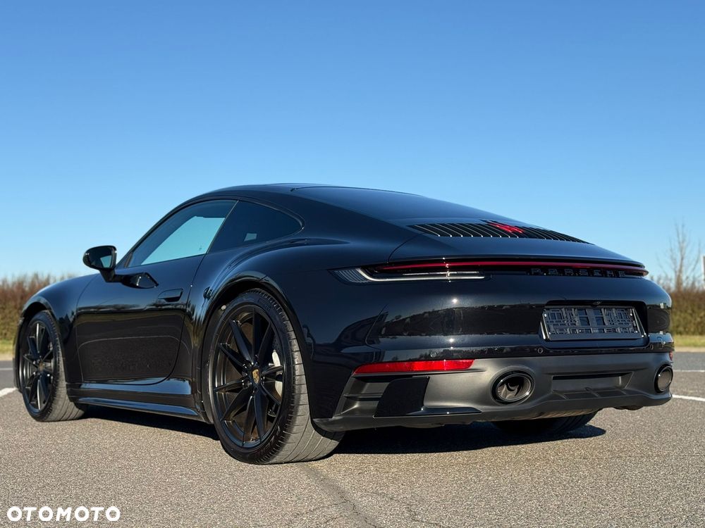 Porsche 911 Carrera 4 PDK - 18