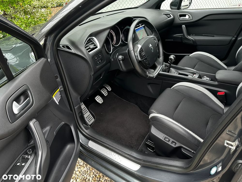 Citroën DS4 HDi 115 Chic - 12