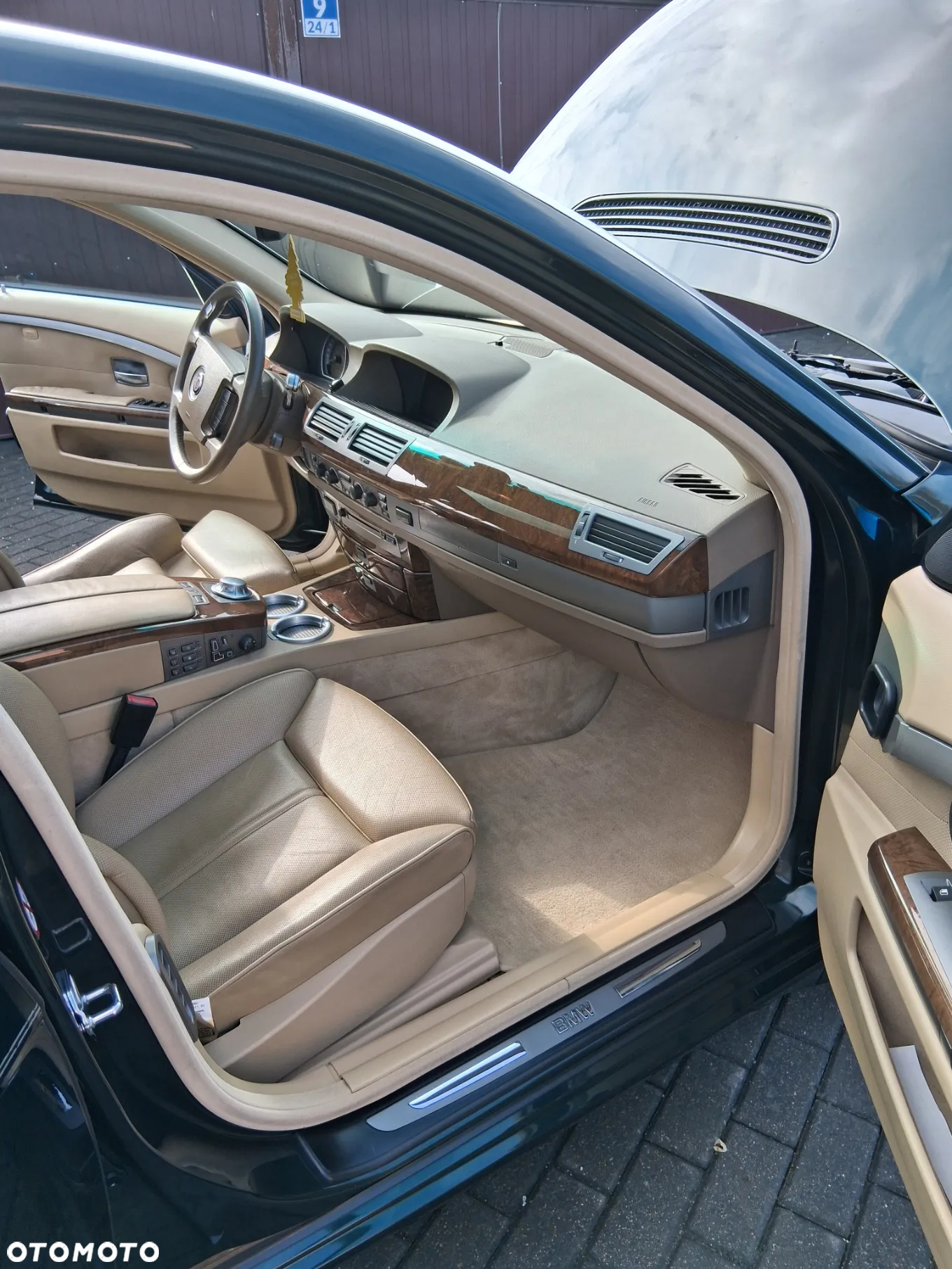 BMW Seria 7 745Li - 29