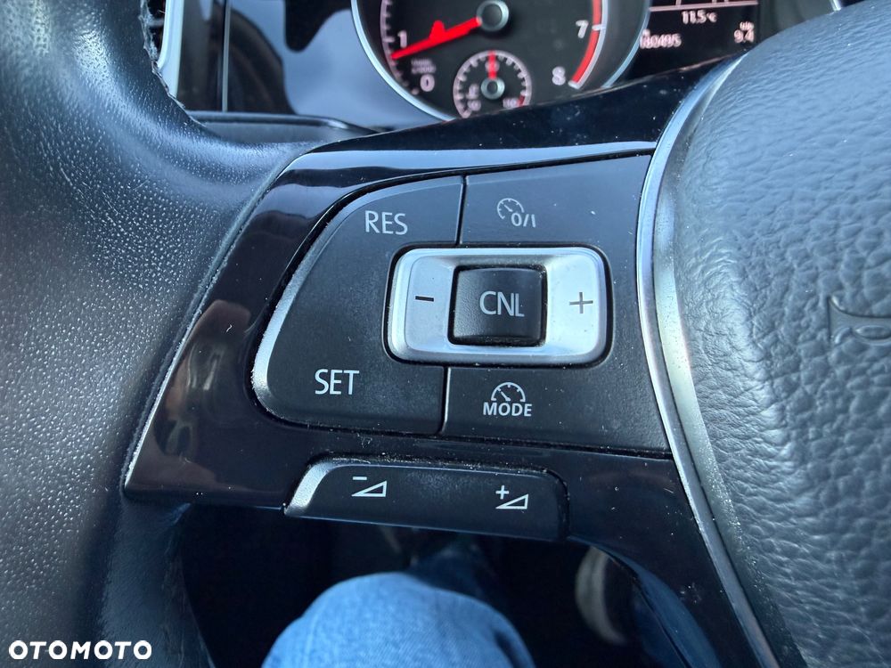 Volkswagen Golf 1.4 TSI BMT Highline - 25