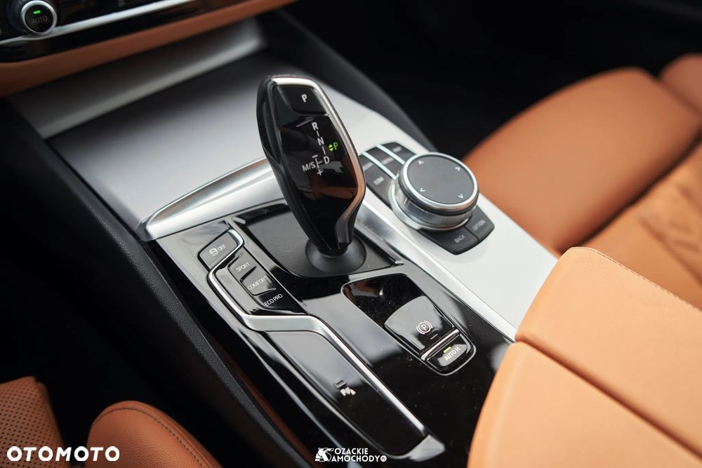 BMW Seria 5 520d - 23