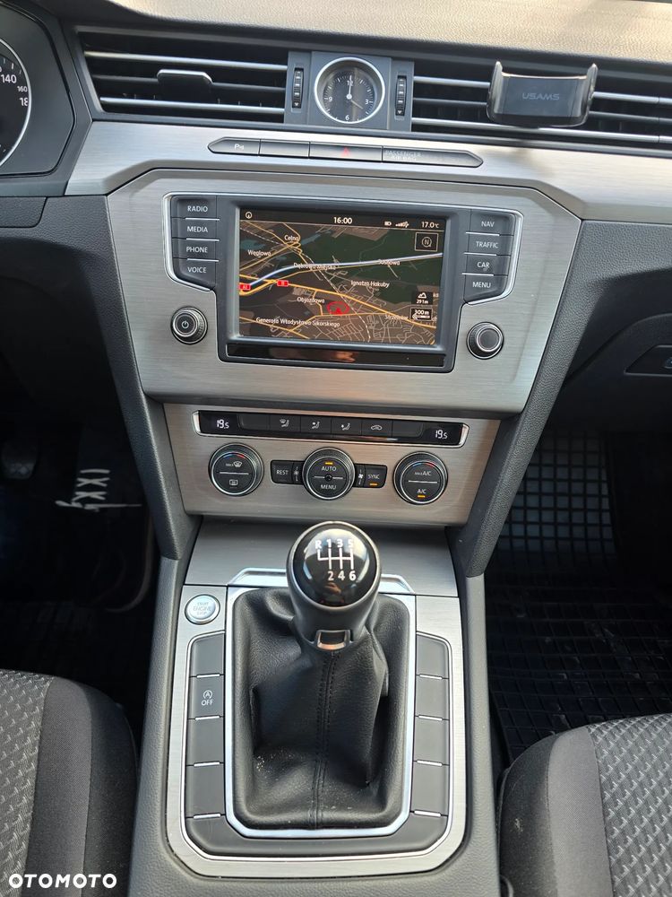Volkswagen Passat 1.6 TDI BMT Trendline - 12
