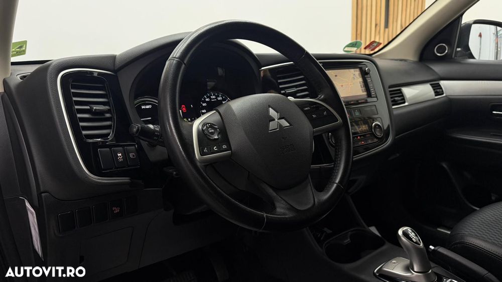 Mitsubishi Outlander 2.0 4WD - 23